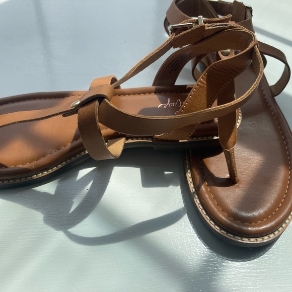 Crown vintage size 8 sandals - Picture 3 of 7